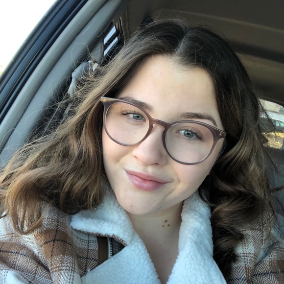 Meet your Posher, Paige - Picture 1 of 1